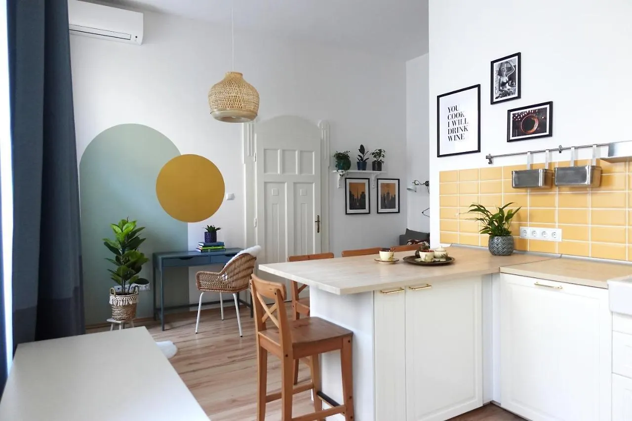 Bpr Pastellion Art Home In Buda location